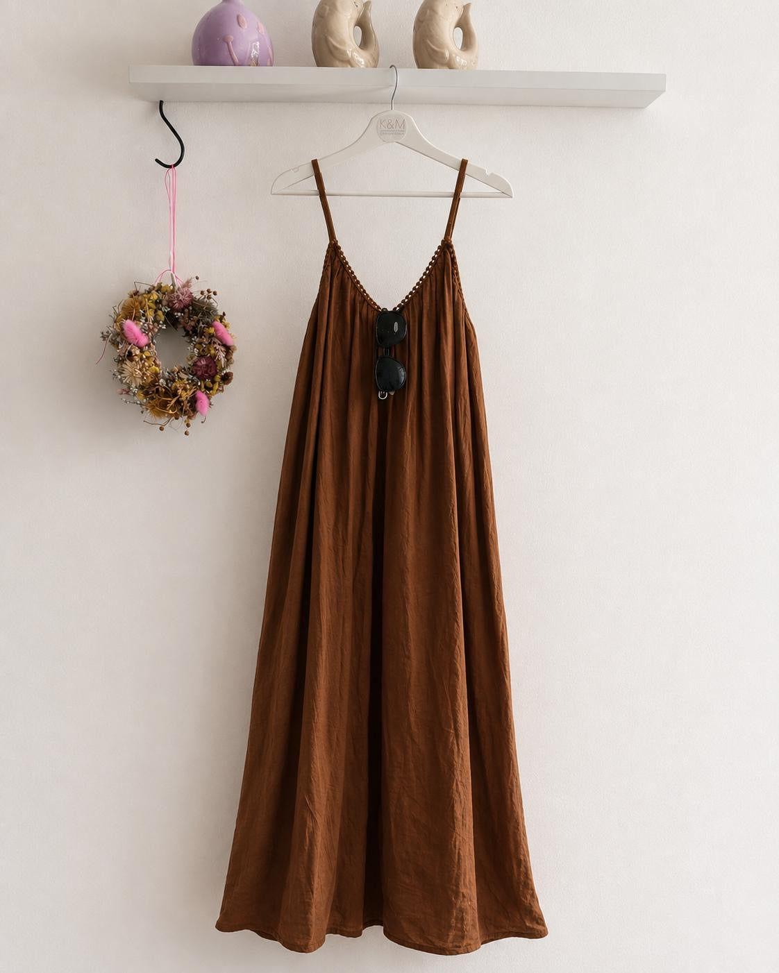 Langes, luftiges Maxikleid in warmem Braun