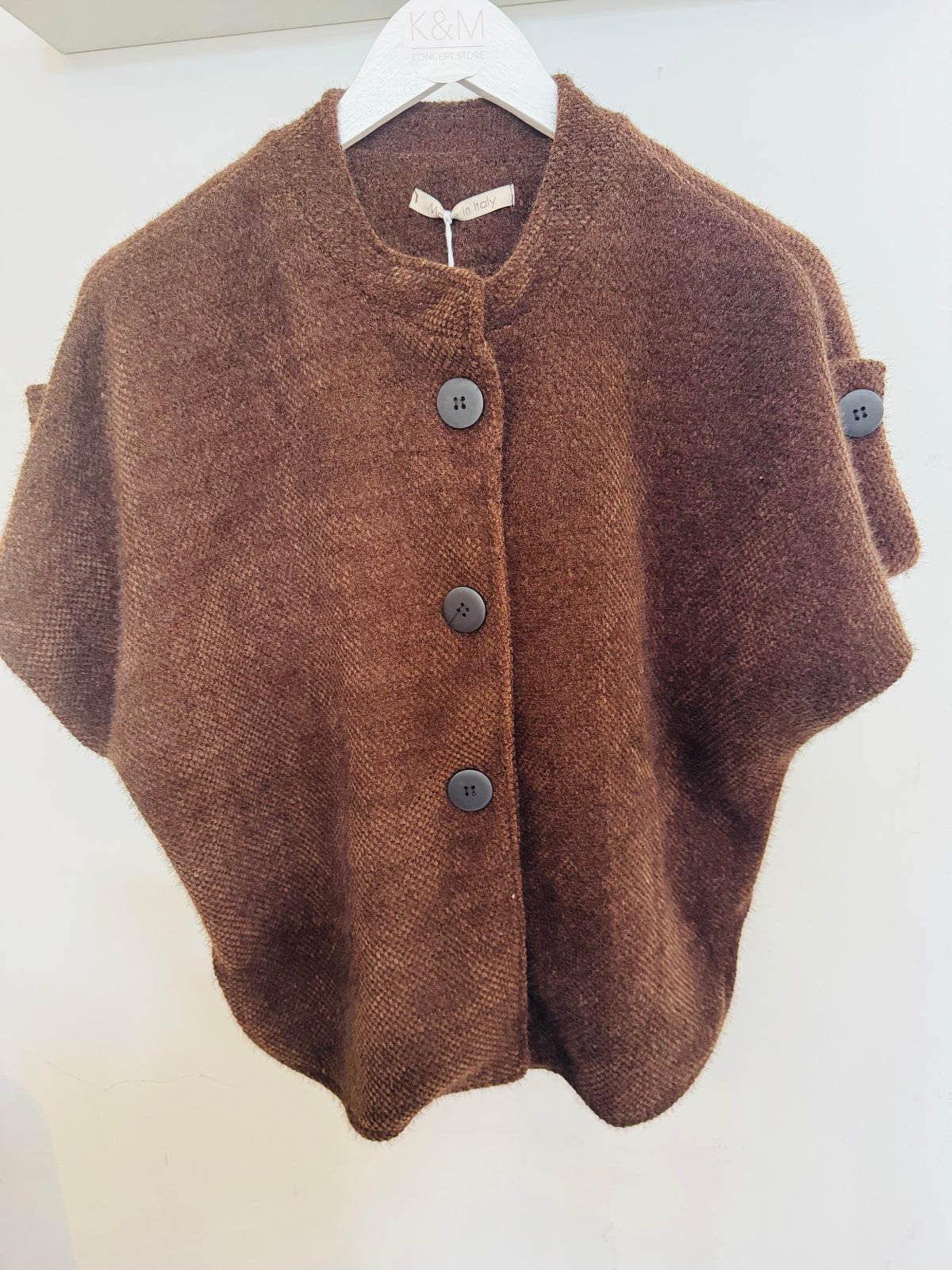Edler Strickponcho in warmem Braun