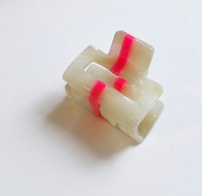 Haareklammer creme mit pinken Streifen